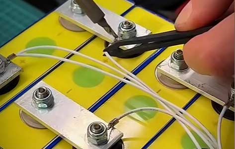 億緯磷酸鐵鋰電芯定做24V 115ah鋰電池組,適用戶外工業(yè)家用等領域1739332514798396.jpg